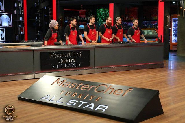 MasterChef’te eleme adayları belli oldu; sürpriz yarışmacı altın kaşık kazandı