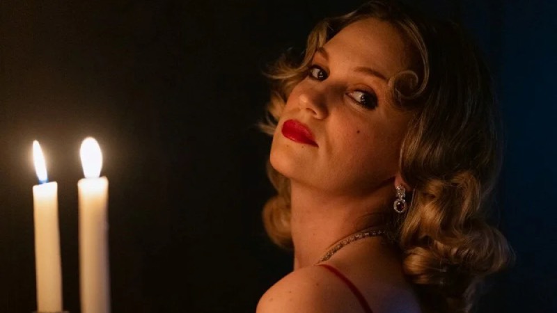 Farah Zeynep Abdullah’ın “Bihter” filminin galasında giydiği dikkat çeken elbisesinin fiyatı gündem oldu
