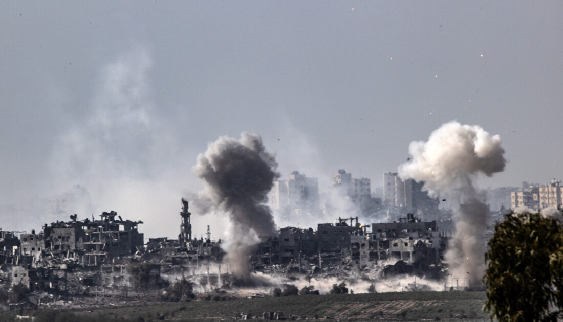 İsrail’in Gazze’de bir eve düzenlediği saldırıda en az 20 sivil öldü