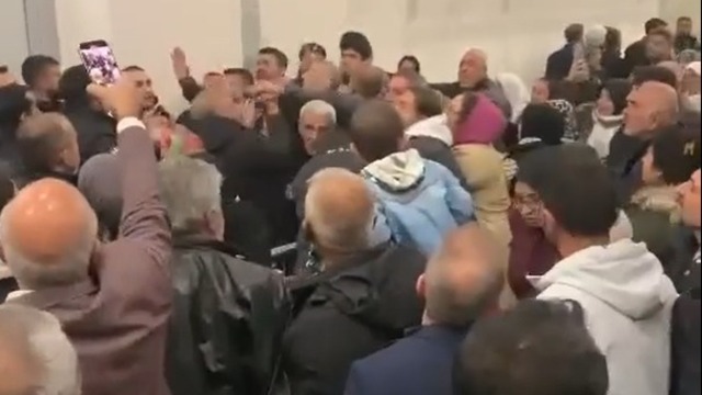 Diyarbakır Havalimanı’nda ‘karşılama’ arbedesi