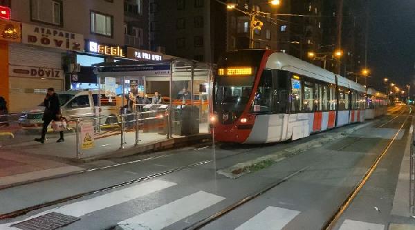 Tramvaya taşlı saldırı