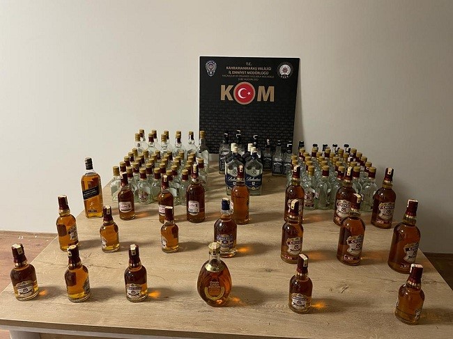 21 şişe kaçak içki ele geçirildi 21 şişe kaçak içki ele geçirildi