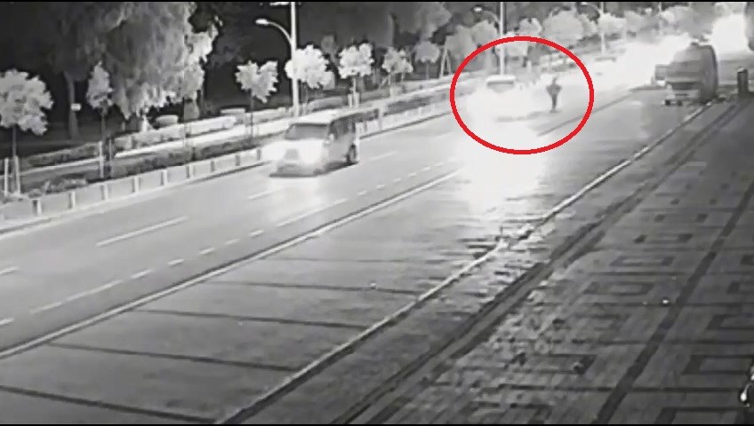 Bursa’da göz göre göre kaza! Ters şeritten giderken kamyonete çarptı