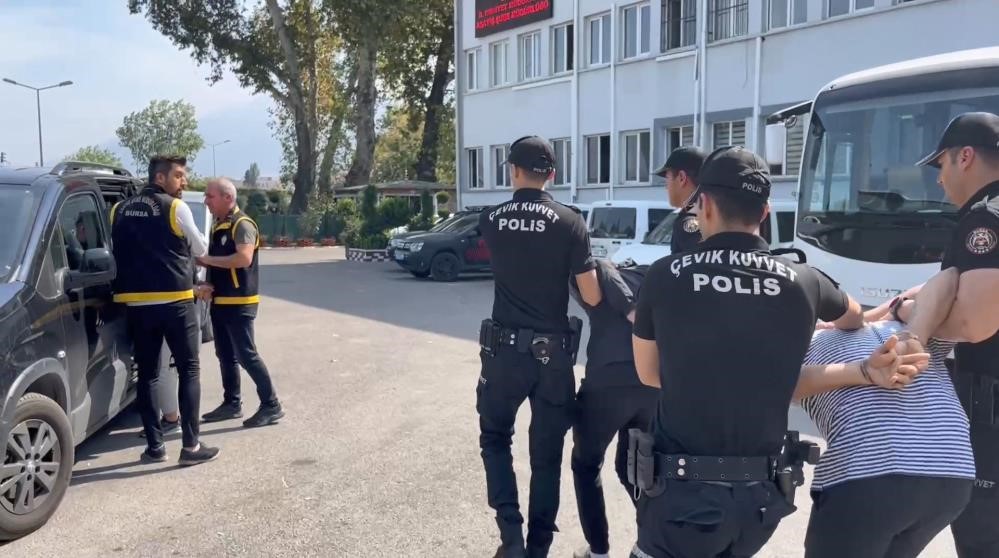 Bursa’da cinayet suçundan aranan şahıs otel odasında yakalandı