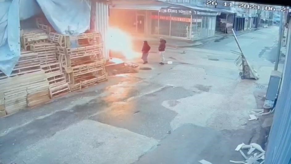 Bursa’da çaldıkları koltukları ateşe verip demirlerini çaldılar