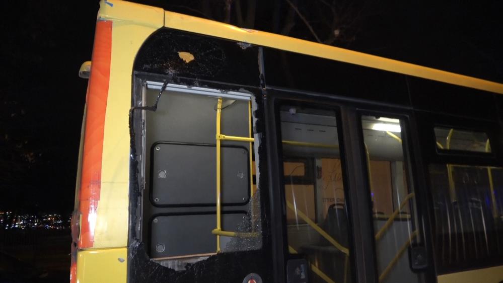 Fırtına Bursa’yı yıktı geçti: Çatı, otobüsün üzerine uçtu