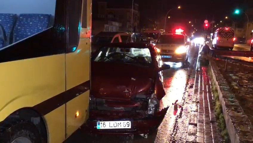 Bursa’da şerit değiştirirken otobüse çarptı