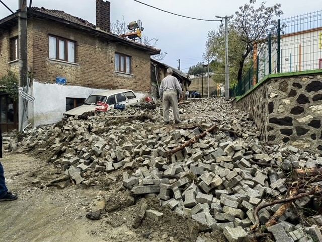 Tirilye çamur deryasına döndü