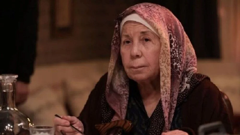 Oyuncu Zerrin Sümer 22 yıllık sevgilisiyle evlendiğini açıkladı