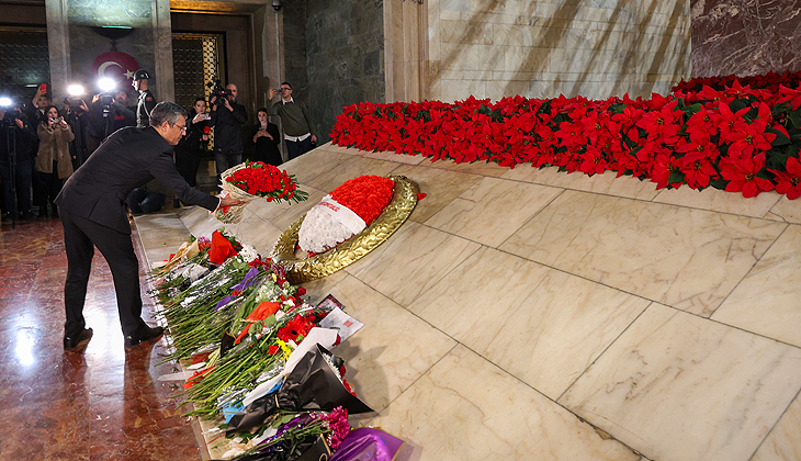 CHP Genel Başkanı Özgür Özel, Anıtkabir’i ziyaret etti