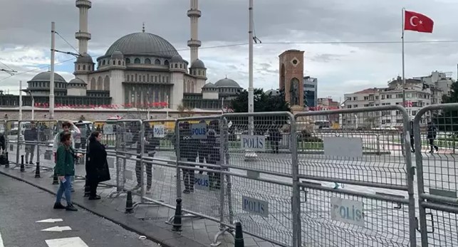 Taksim Meydanı kapatıldı