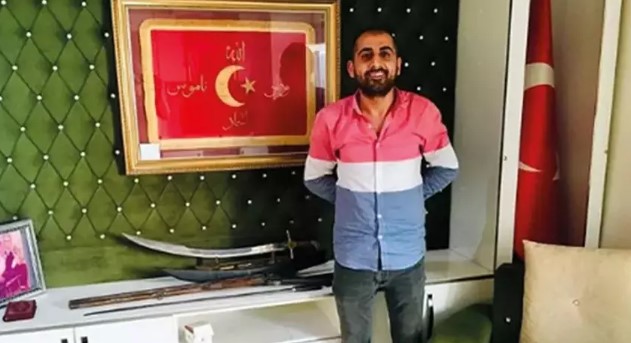 Arabada yüksek sesli müzik dinledi diye öldürdü