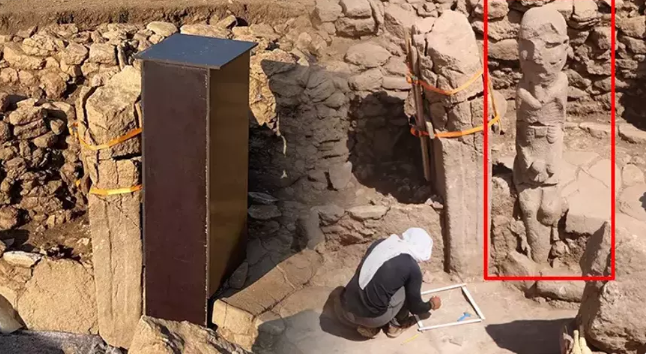 İnsan heykeline ‘kutulu koruma’ tartışma yarattı