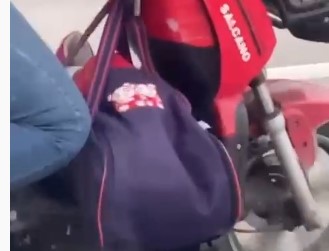 Bursa’da motosikletin önüne bebeğini koyup kilometrelerce ilerledi