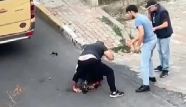 Dolmuş şoföründen yolcuya dayak