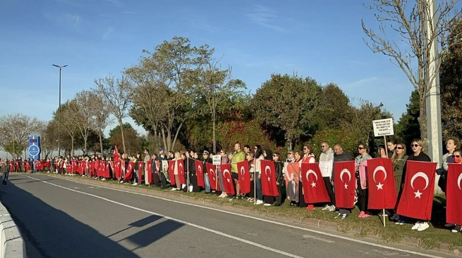 6 buçuk kilometrelik “Ata’ya saygı zinciri”