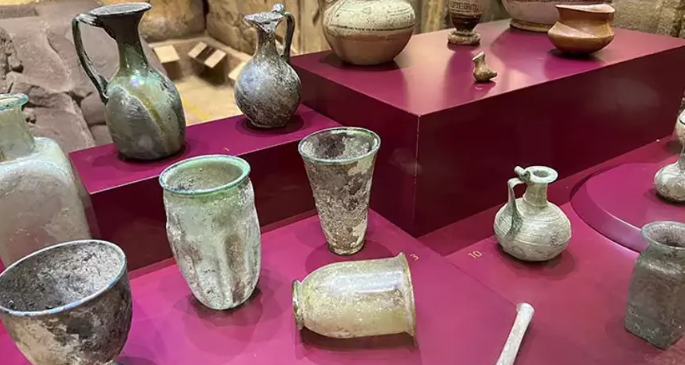 İadesi sağlanan 897 eser sergide: Altın taç, altın tabak, altın kaşık, sikke…