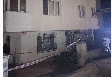 Temel kazısında meydana gelen toprak kayması sonucu bina boşaltıldı
