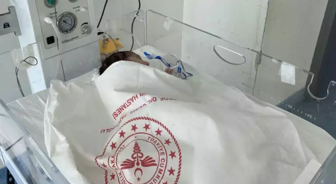 Daha anne karnında depreme yakalanıp, babasını kaybetti!