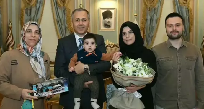 Bakan Yerlikaya şehit kızı Kübra öğretmen ile görüştü