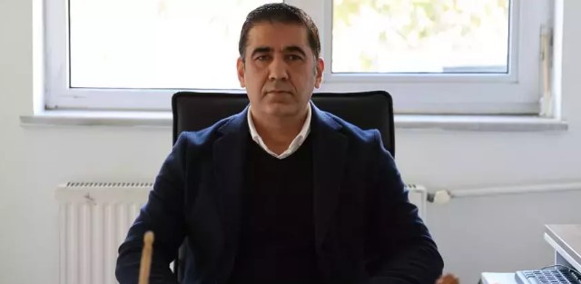 Bir öğretmenin enkaz altında 14 saati! Aynı okuluna geri döndü