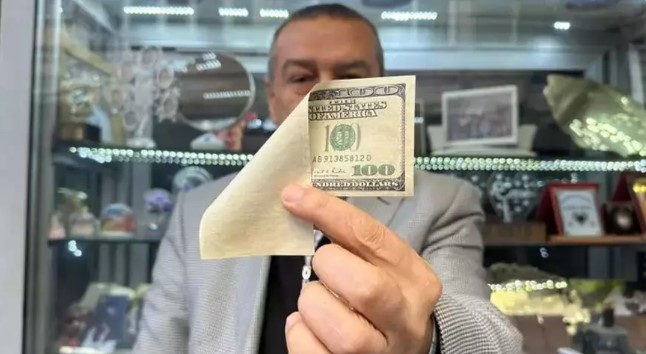 Bir tarafı yok! 100 dolarını satışa çıkardı