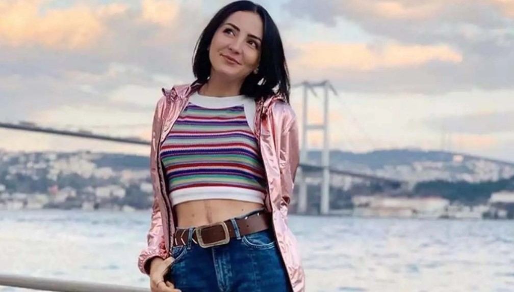 25 yıl kansere direndi… Fenomen Ayşenur Parlak hayatını kaybetti