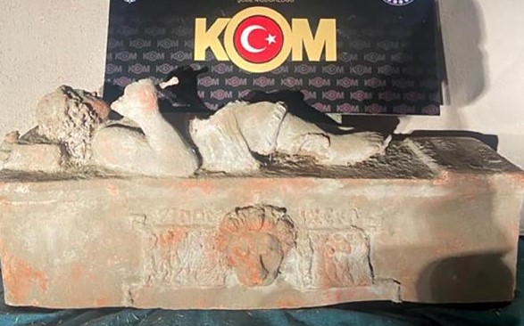 Emniyet’ten ‘tarihi’ operasyon… 1,5 metrelik lahit ele geçirildi! Emniyet’ten ‘tarihi’ operasyon… 1,5 metrelik lahit ele geçirildi!