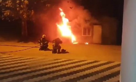 Bursa’da bekçi kulübesi alev alev yandı Bursa’da bekçi kulübesi alev alev yandı