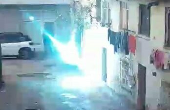 Video çekmek isterken canından oluyordu… Bursa’da elektrik teli bomba gibi patladı