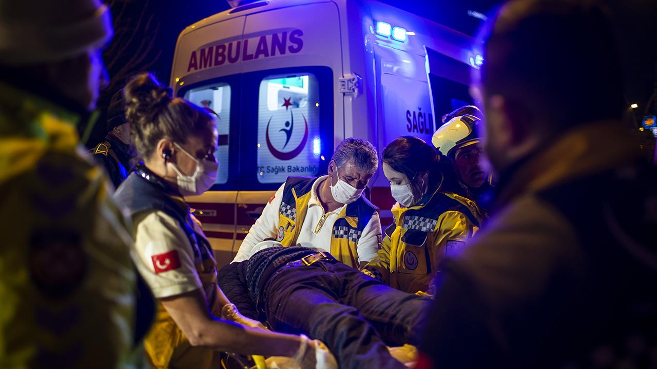 Konya’da otobüs traktöre çarptı: 8 yaralı