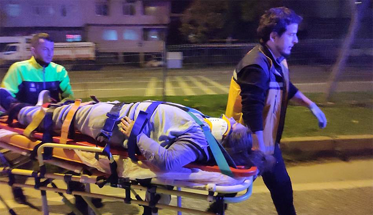 Bursa’da yolun karşısına geçmek isteyen anne kıza kamyonet çarptı