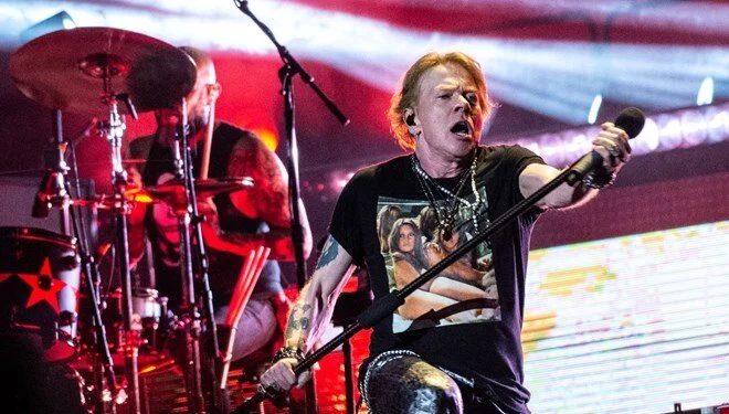 Guns N Roses n solisti Axl Rose a cinsel taciz ve sald r suclamas Norm Haber