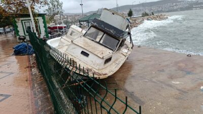 Bursa’da fırtına ve sağanak etkili oldu, tekneler karaya vurdu!