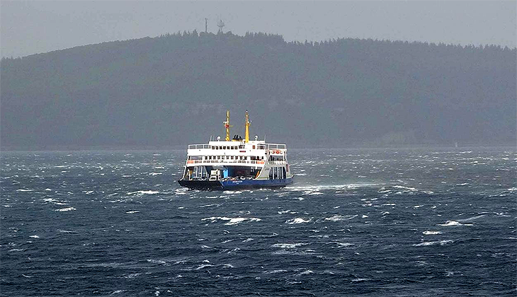 Çanakkale Boğazı’nda fırtına: Bazı seferler iptal edildi