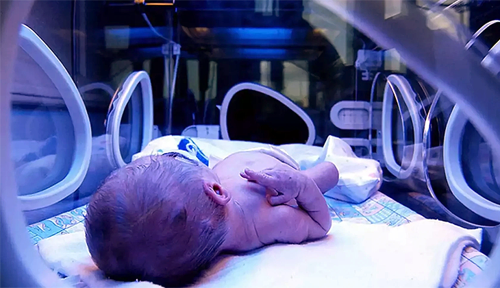 Şifa Hastanesi’ndeki prematüre bebekler Mısır’a nakledildi