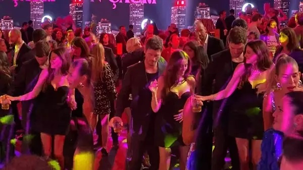 Başak Dizer’in elbisesinin fiyatı ağızları açık bıraktı