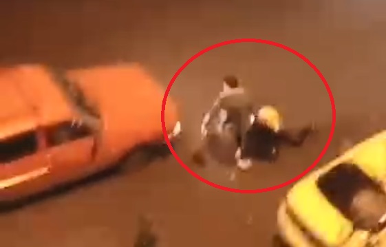 Saçından tuttuğu kadını sürükledi, dövdü: Korkunç anlar