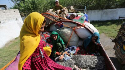 Pakistan’daki binlerce Afgan mülteci ülkesine dönüyor