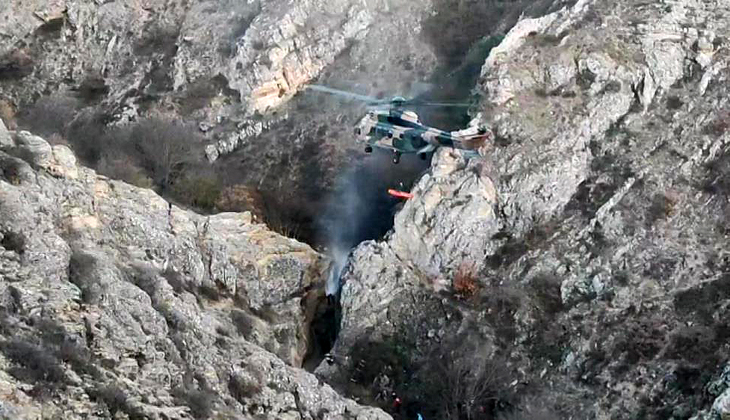 Kayalıklardan düşen vatandaş askeri helikopterle kurtarıldı