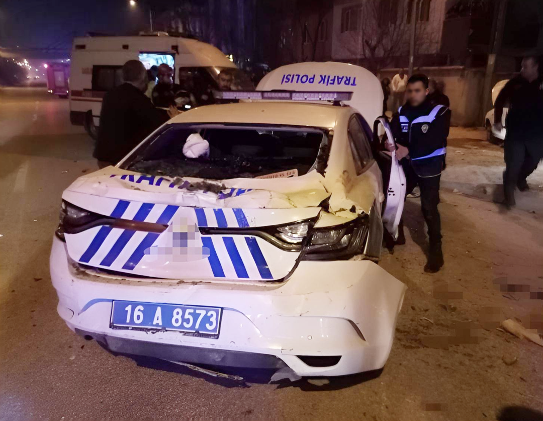 Bursa’da zincirleme kaza: 2’si polis 4 kişi yaralandı