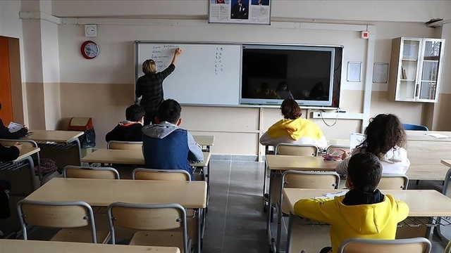 Okullarda ‘görgü kuralları’ müfredata girdi