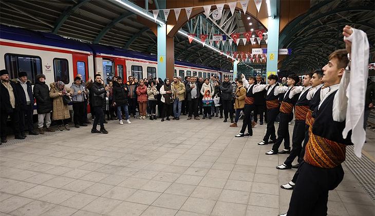 Doğu Ekspresi yolcularına halaylı karşılama