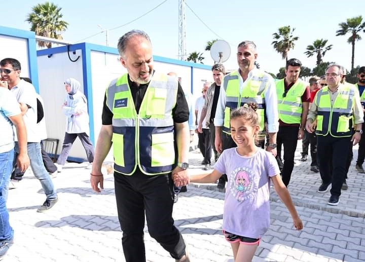 Depremzede Melek’ten Başkan Aktaş’a mesaj: Artık üşümüyoruz!