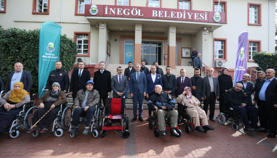 Bursa’da 11 engelli vatandaşa akülü araçları teslim edildi