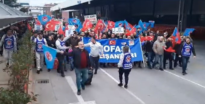 Bursa’da metal işçisi ayakta! İşçiler fabrikada yürüdü