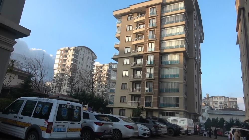 Bursa’da hava almak için cama çıktı, altıncı kattan düşerek hayatını kaybetti Bursa’da hava almak için cama çıktı, altıncı kattan düşerek hayatını kaybetti