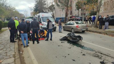 Bursa’da motosiklet ticari taksi ile çarpıştı: 2 yaralı