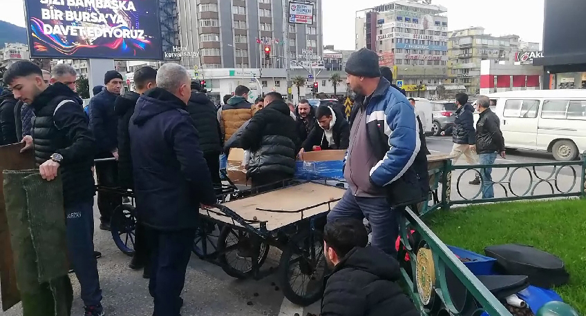 Bursa’da zabıtadan kestaneci avı… İzinsiz satışa izin vermedi!