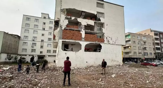 Yıkım ekibi şoku! ‘Bu kadar insan sersefil olduk’